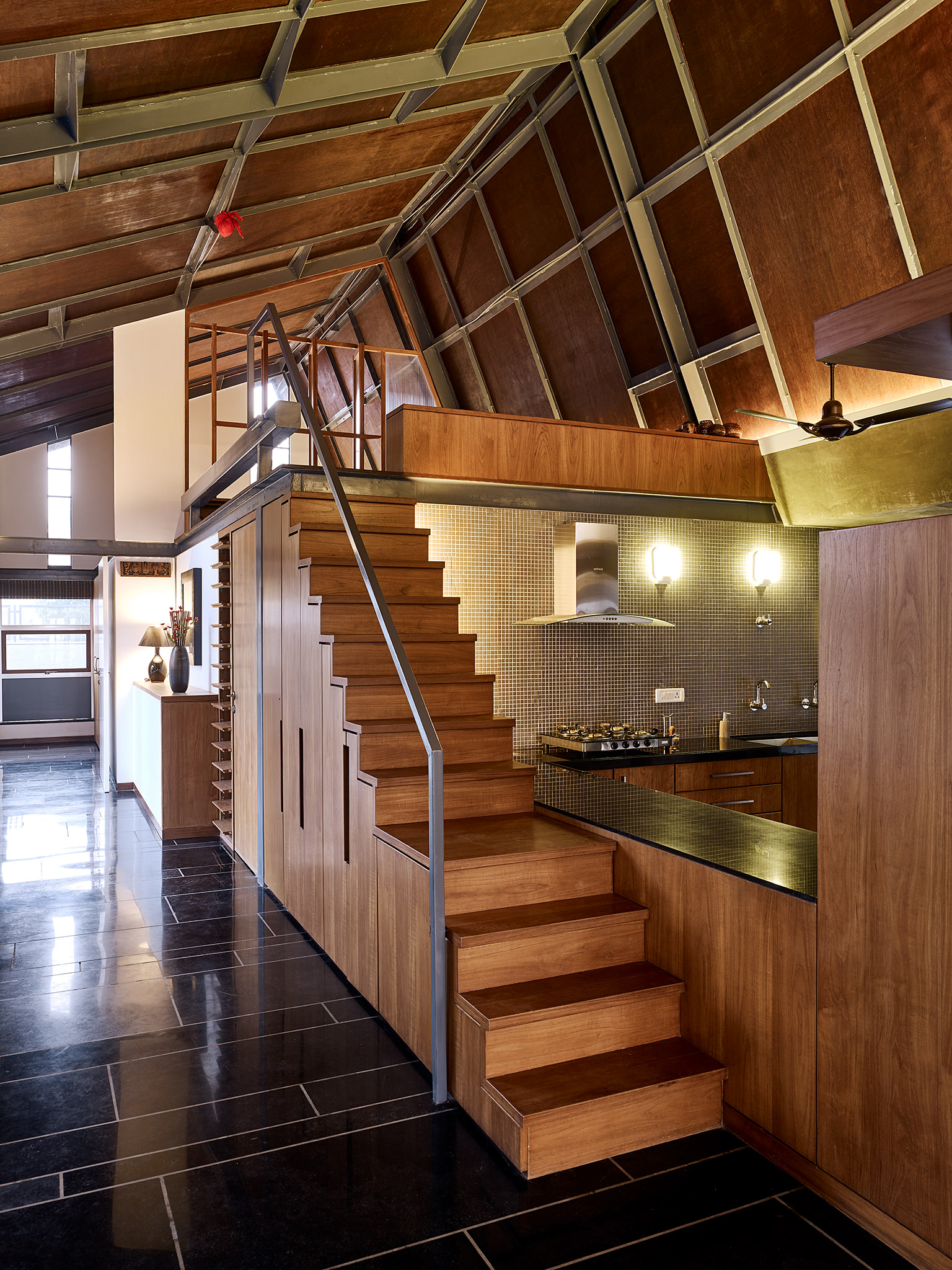 Opolis Architects, roof-house in Khandala